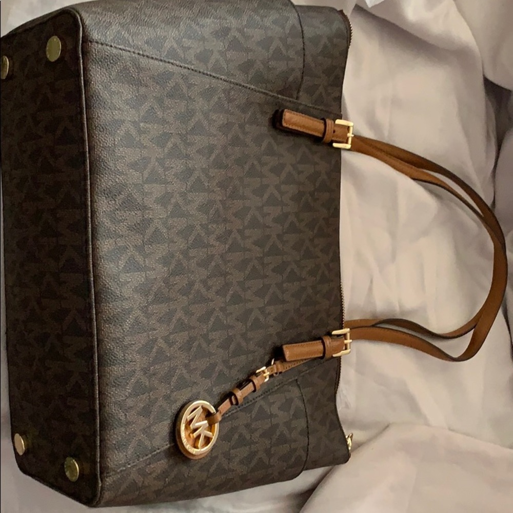 Michael Khors jet set bag